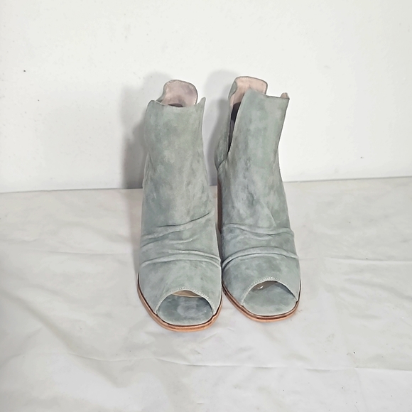 COPY - Kristin Cavallari x Chinese Laundry sage suede lash split peep toe booti… - Picture 1 of 8